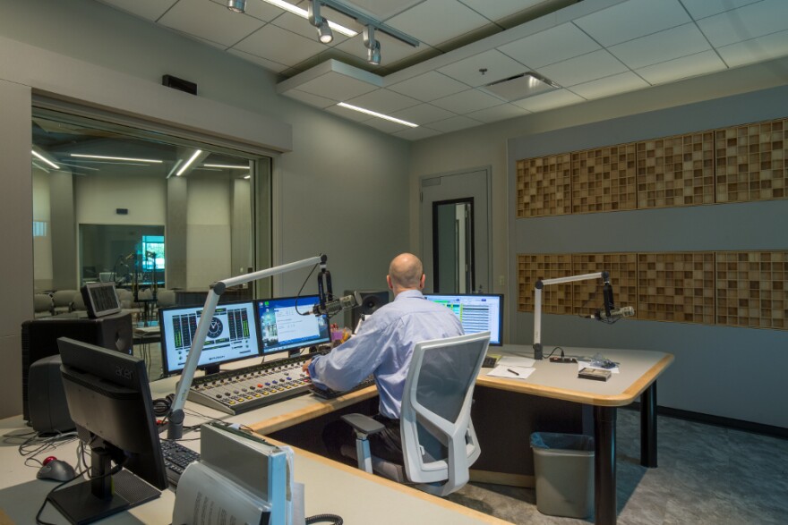 noticias.news radio station room